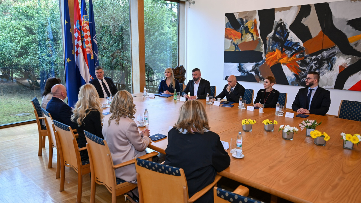 predsjednik-republike-primio-izaslanstvo-hrvatske-psiholoke-komore-povodom-nacionalnog-dana-psihologa_55143427246_o.jpg1773327777.jpg